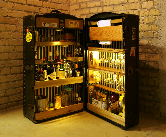trunk bar Diy bar, Steamer trunk, Mini bar